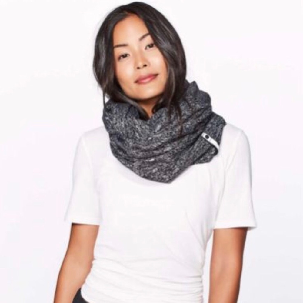 Lululemon Vinyassa Scarf